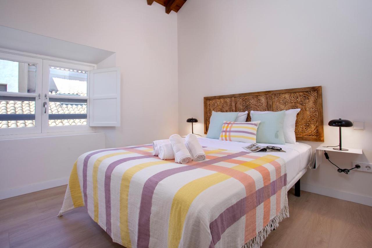 Apartamentos Thyssen Cisneros By Rent Me Málaga Extérieur photo