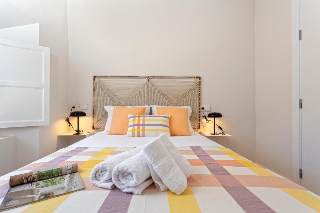Apartamentos Thyssen Cisneros By Rent Me Málaga Extérieur photo
