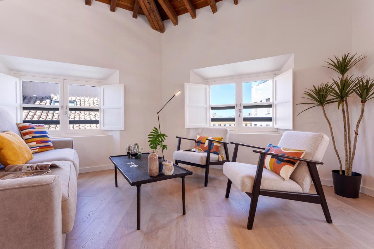 Apartamentos Thyssen Cisneros By Rent Me Málaga Extérieur photo