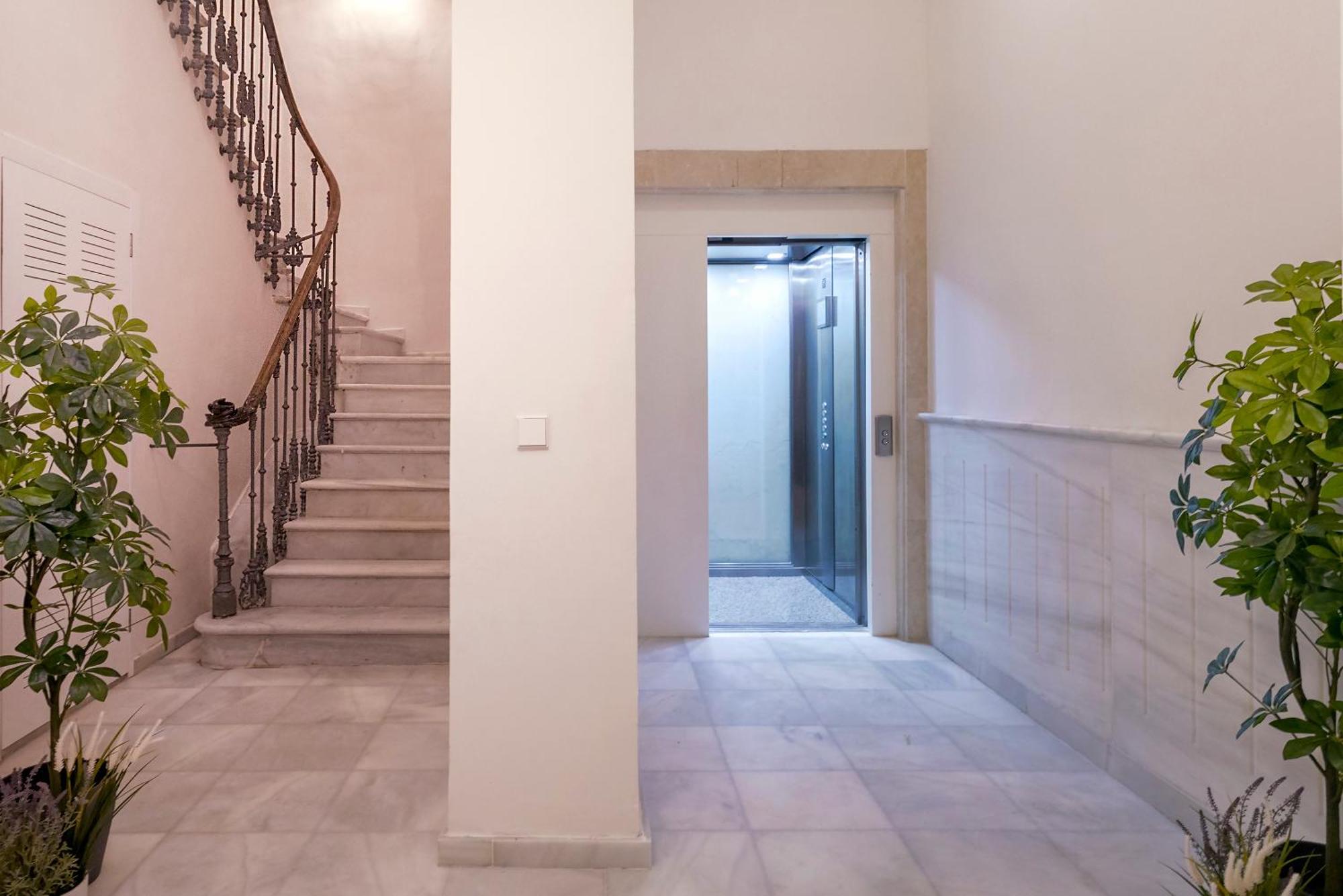 Apartamentos Thyssen Cisneros By Rent Me Málaga Extérieur photo